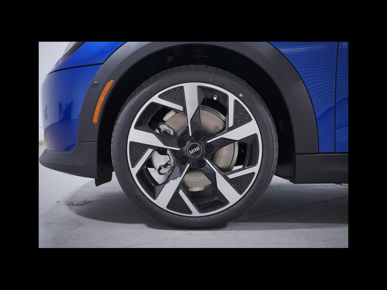 2025 Mini Cooper 2 Door Hardtop Signature photo 2