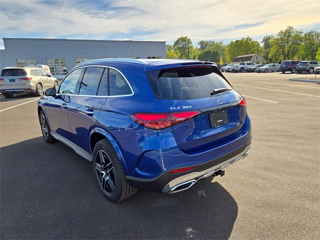 2026 Mercedes Benz GLC 300 4MATIC photo 3