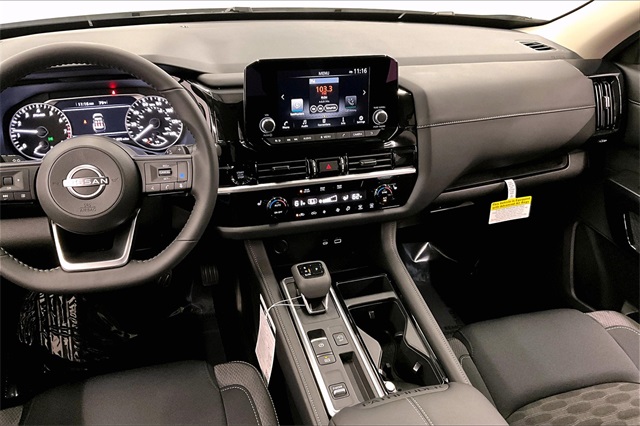 2025 Nissan Pathfinder SV photo 7