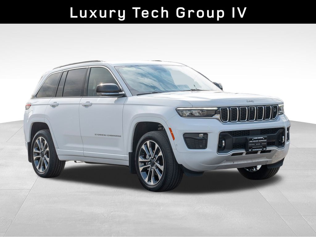 2024 Jeep Grand Cherokee Overland photo 3
