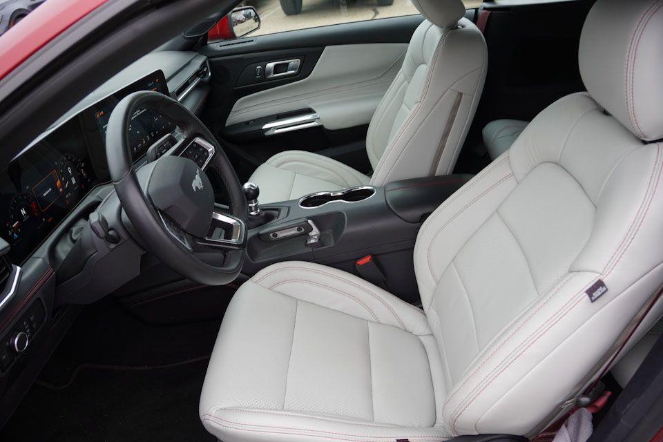 2024 Ford Mustang Premium GT photo 4