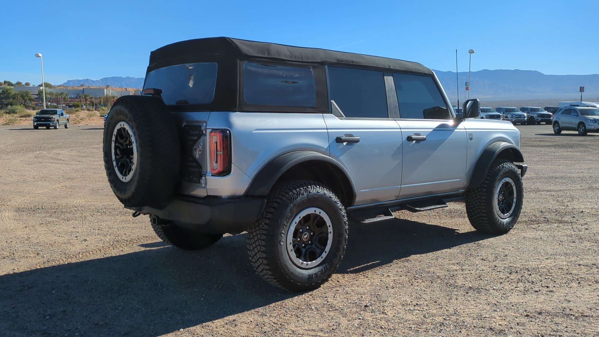 2023 Ford Bronco Big Bend photo 2