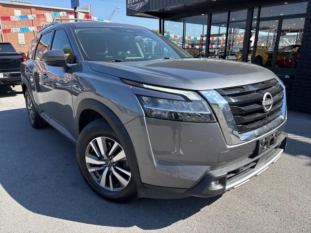 2022 Nissan Pathfinder SL photo 3