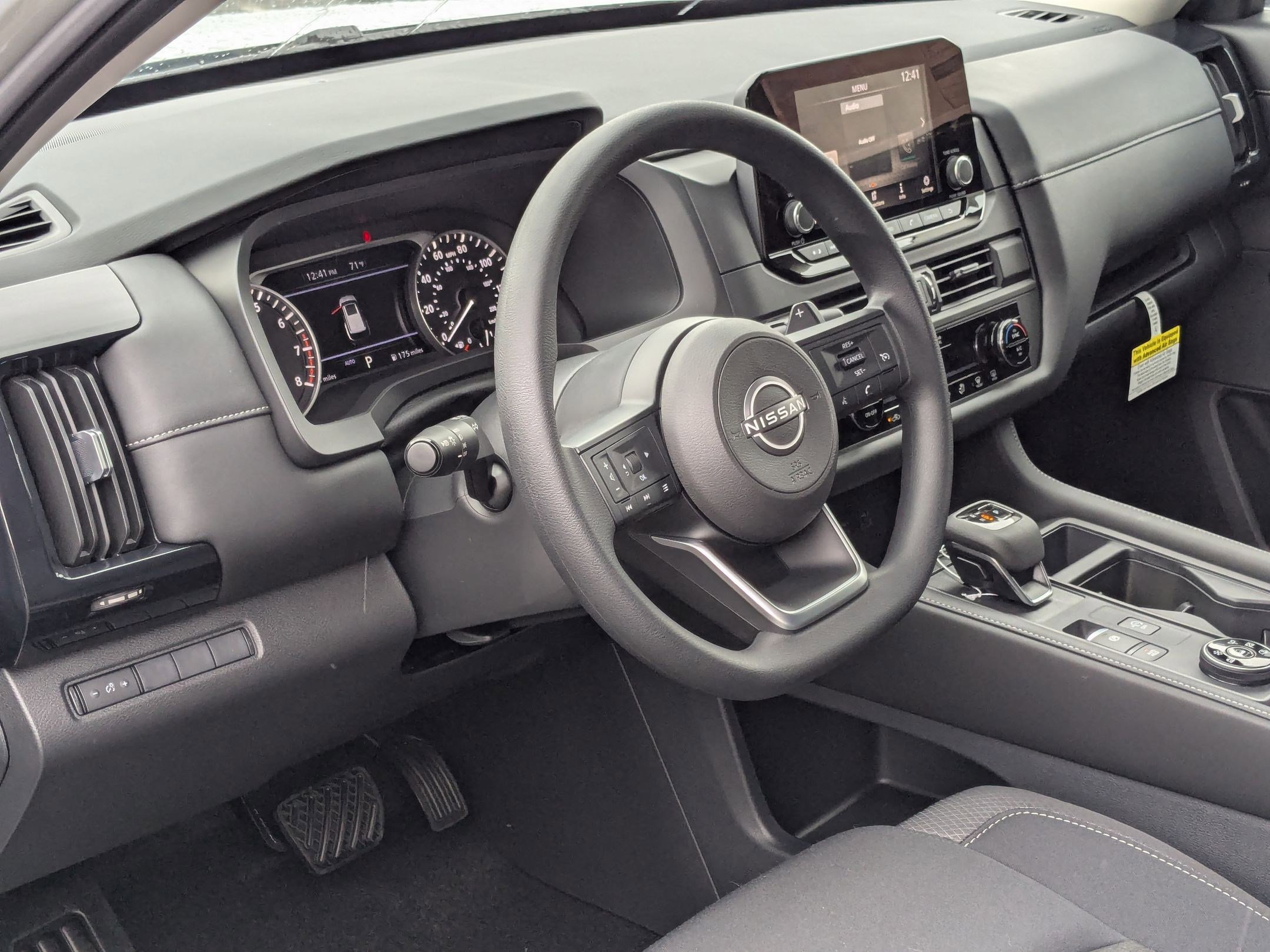2025 Nissan Pathfinder S photo 2