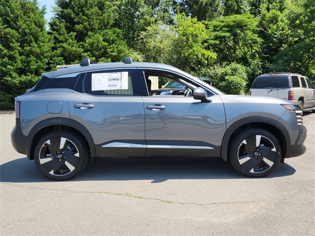 2025 Nissan Kicks SR photo 2