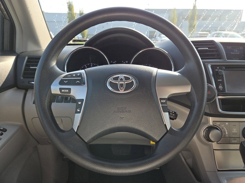 2013 Toyota Highlander Base photo 26
