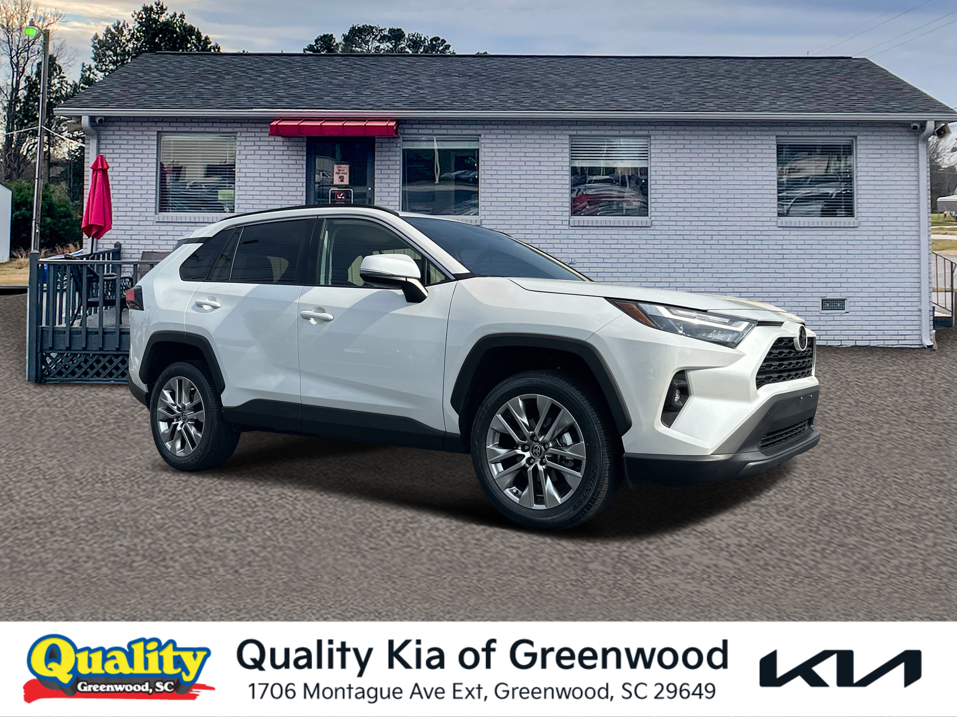 2023 Toyota RAV4 XLE Premium's photo
