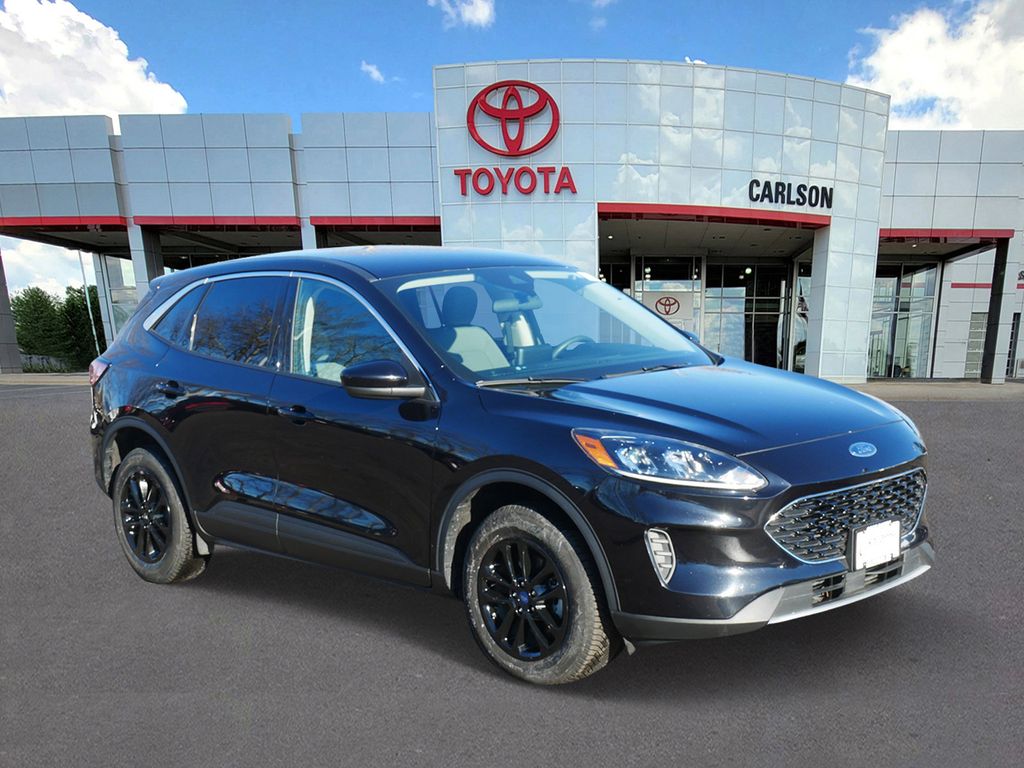 Used 2020 Ford Escape SE with VIN 1FMCU9G64LUA86244 for sale in Minneapolis, Minnesota