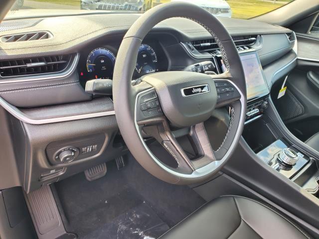 2025 Jeep Grand Cherokee Limited photo 5