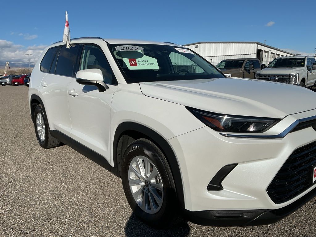 2025 Toyota Grand Highlander XLE photo 3