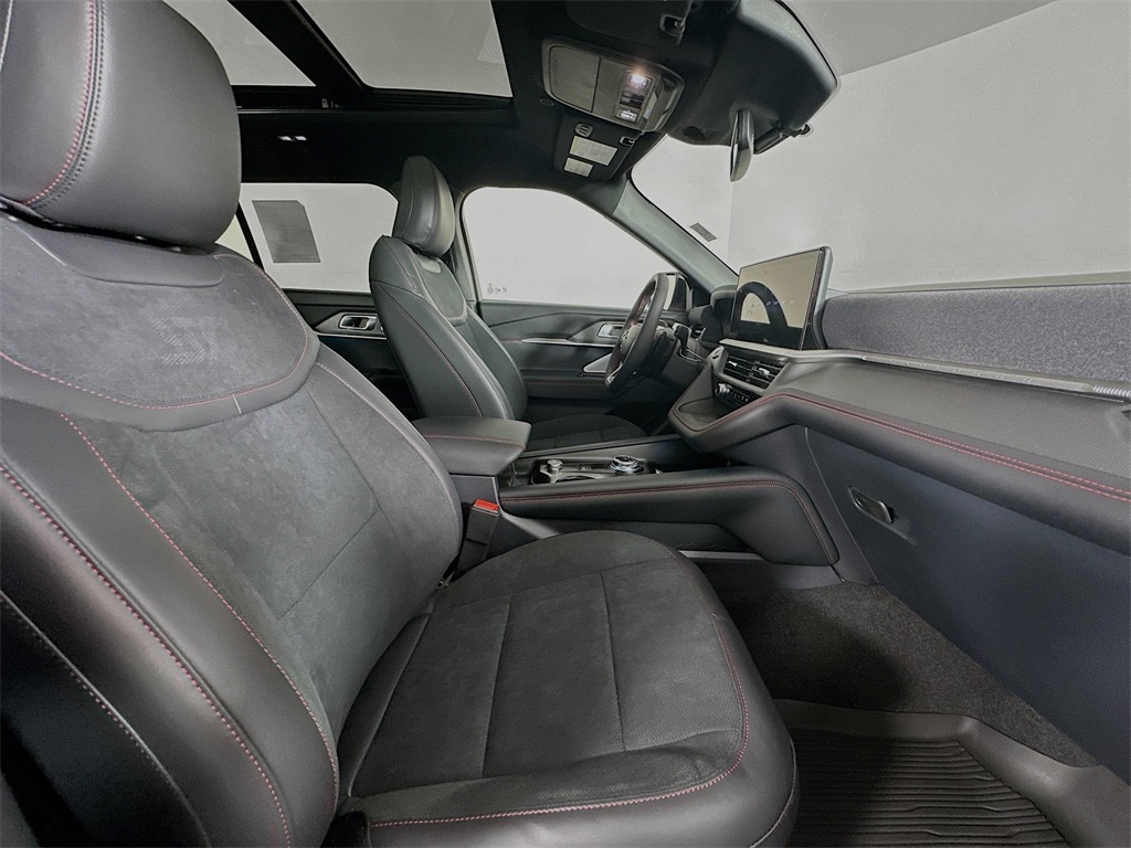 2025 Ford Explorer ST photo 28