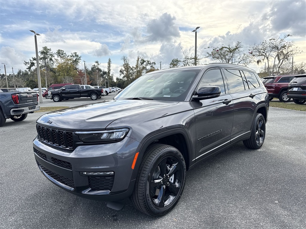 2025 Jeep Grand Cherokee Limited photo 4
