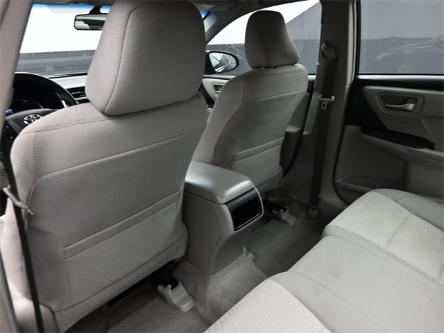 2016 Toyota Camry LE photo 10