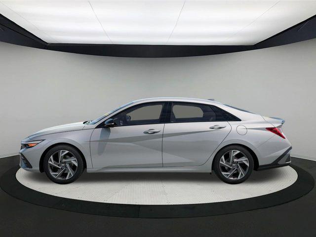 2025 Hyundai Elantra SEL Sport photo 3