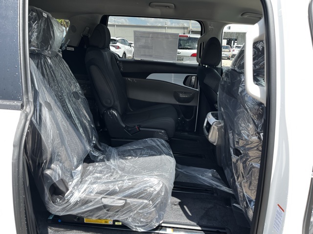 2026 Kia Carnival LX photo 19