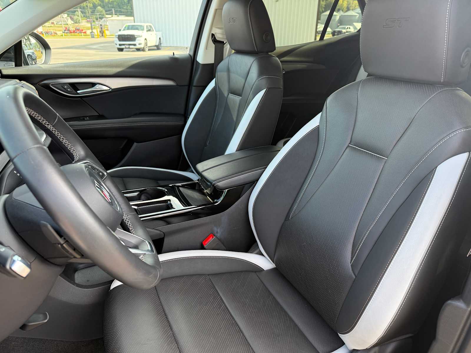 2025 Buick Envision Sport Touring photo 18