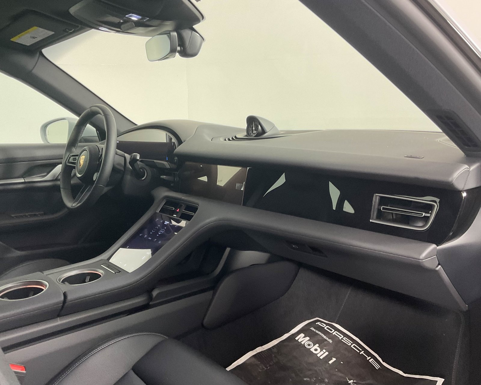 2025 Porsche Taycan photo 20