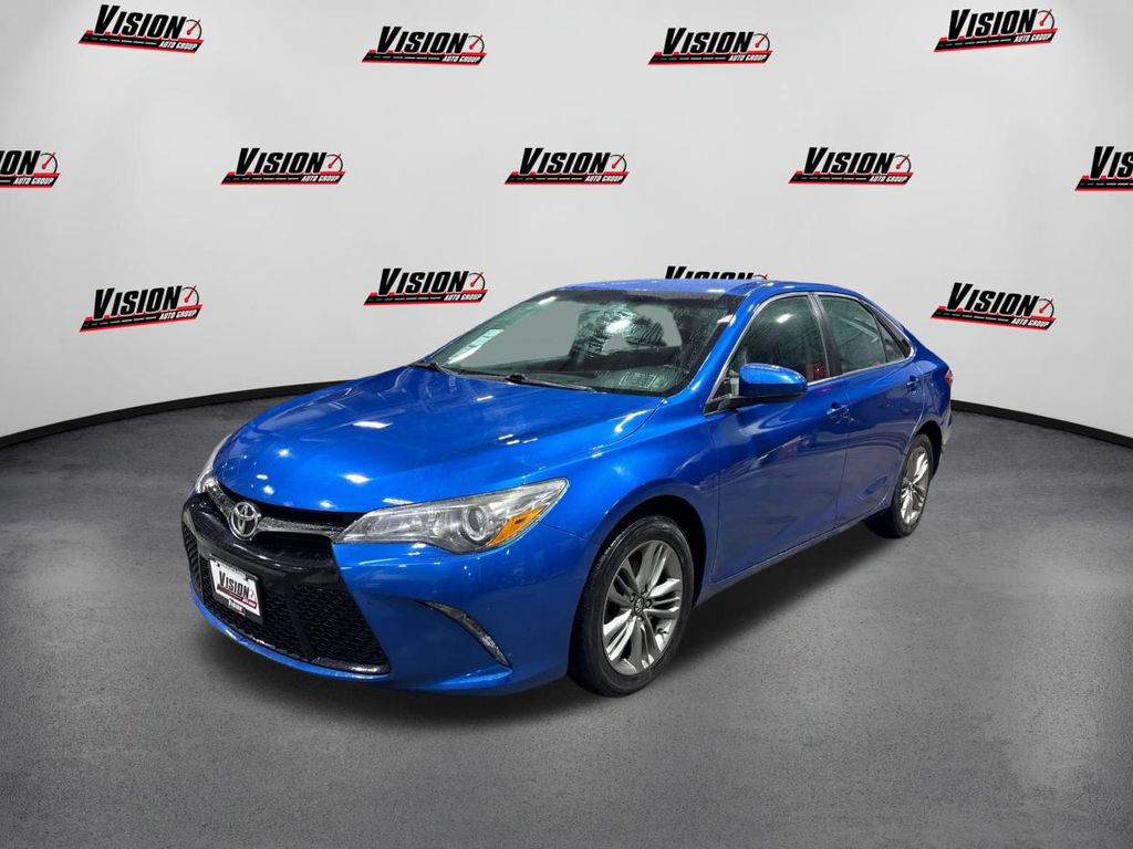 2017 Toyota Camry SE's photo