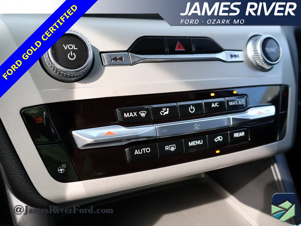 2023 Ford Explorer XLT photo 31