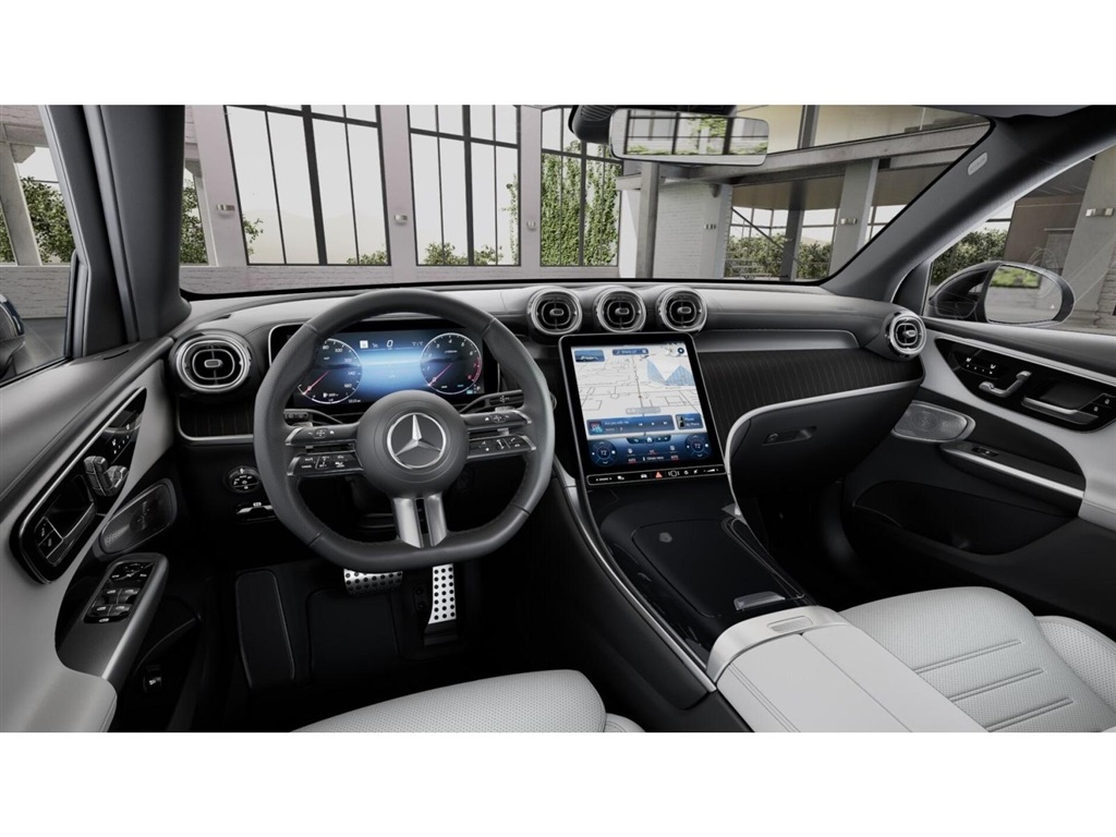 2025 Mercedes Benz GLC 300 4MATIC photo 3