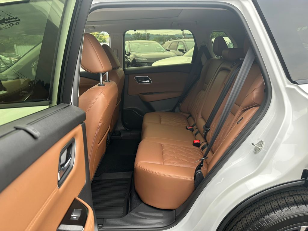 2026 Nissan Rogue Platinum photo 23