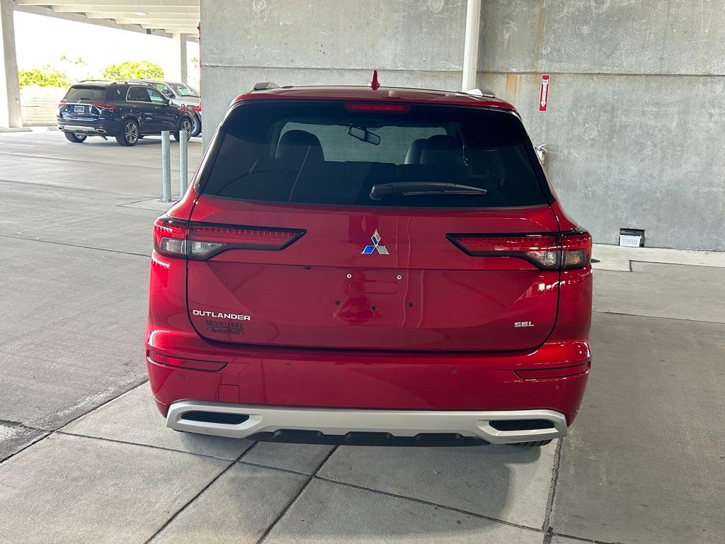 2024 Mitsubishi Outlander SEL photo 4