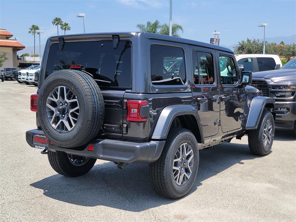 2025 Jeep Wrangler Sahara photo 4