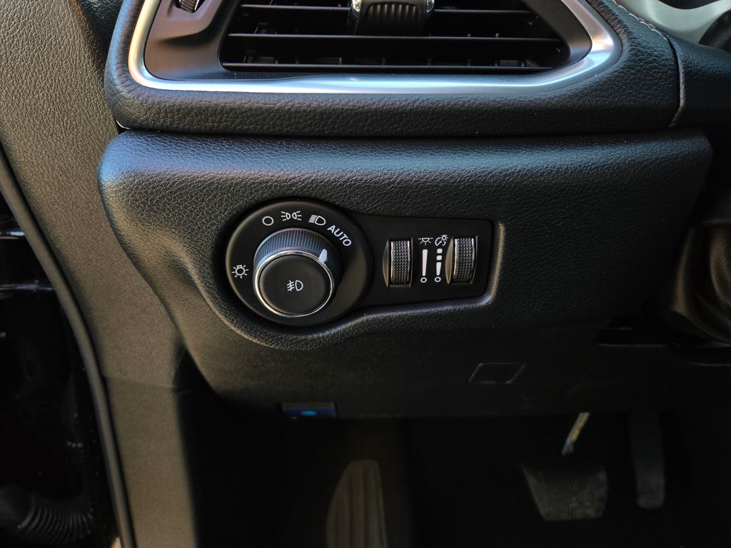 2025 Chrysler Pacifica Limited photo 11
