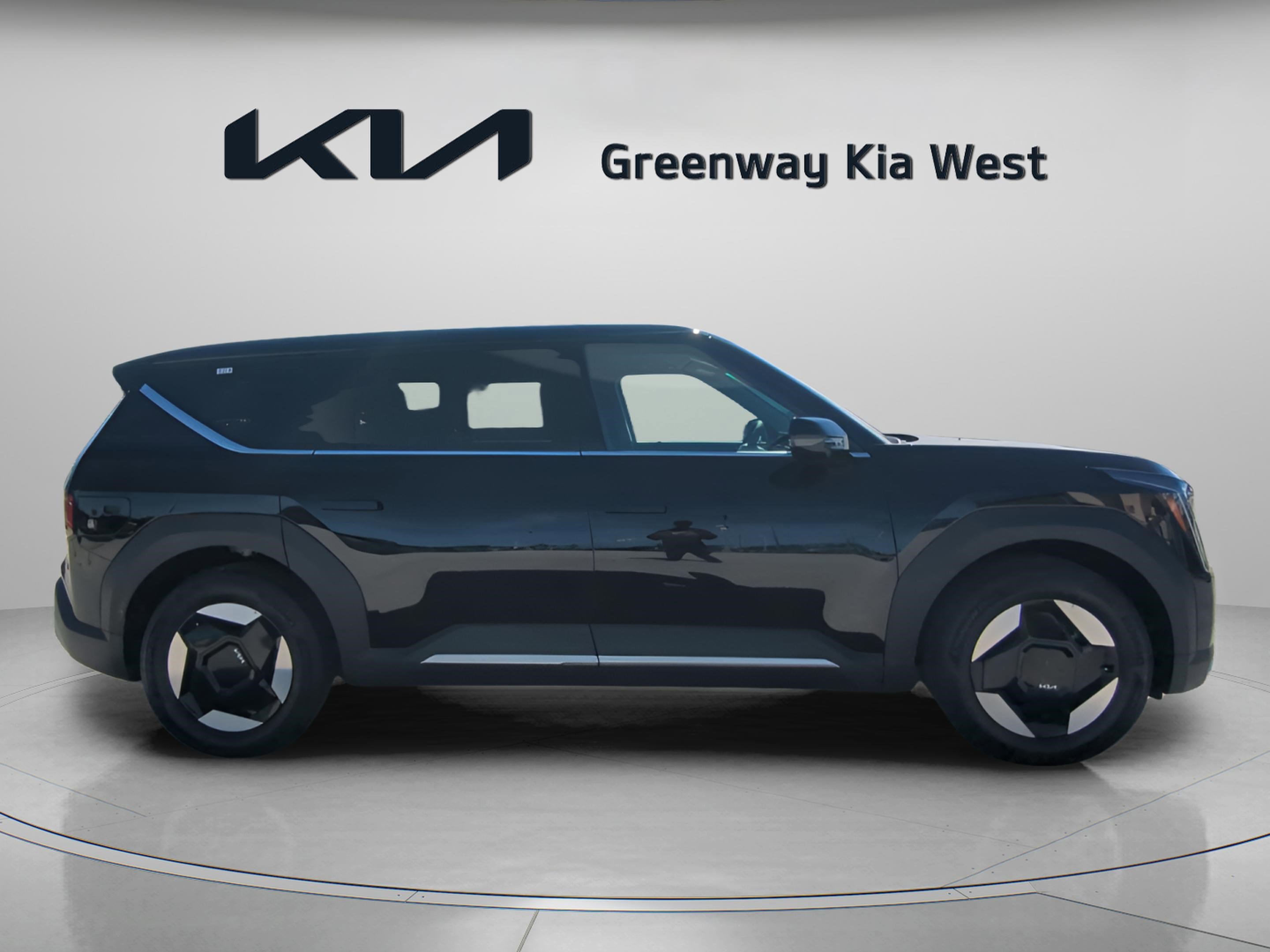 2026 Kia EV9 Light's photo