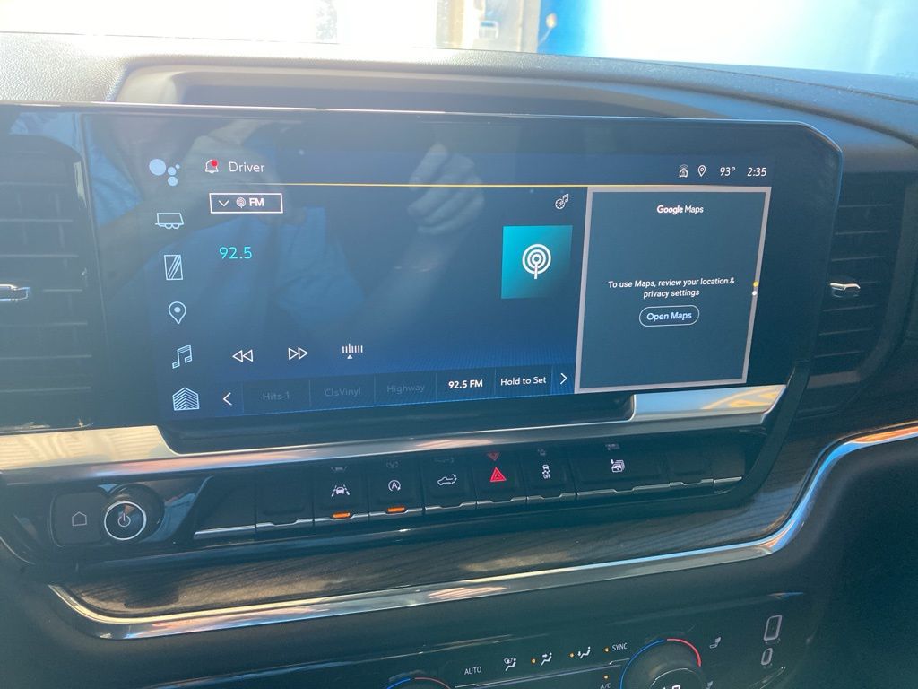 2024 Chevrolet Silverado 1500 RST photo 2