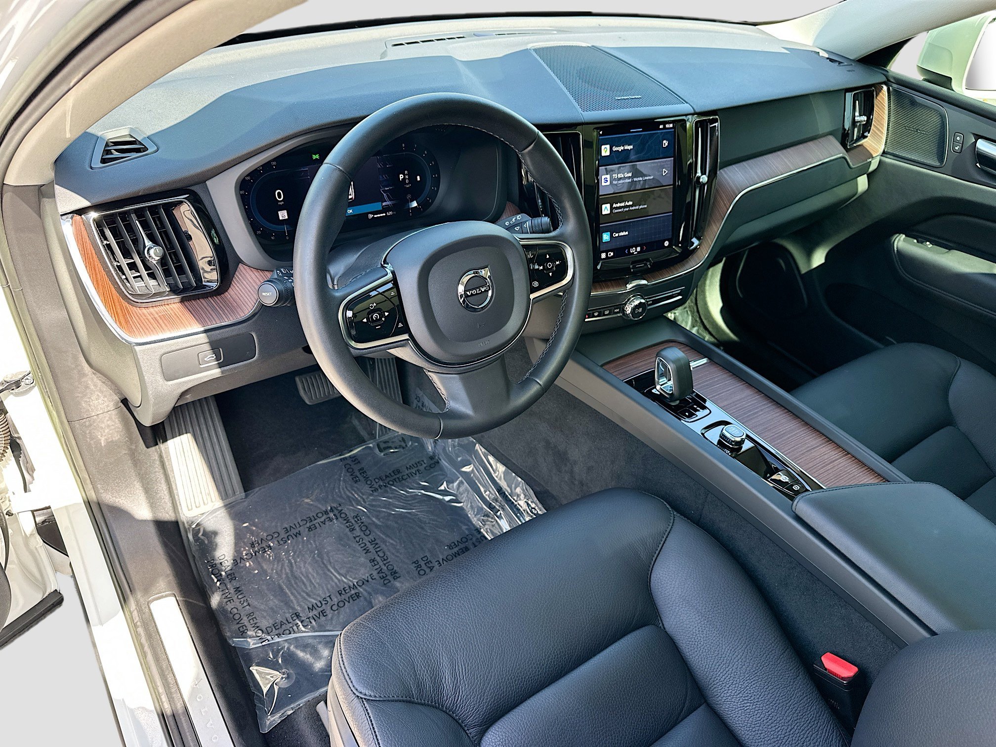 2023 Volvo XC60 Plus photo 9