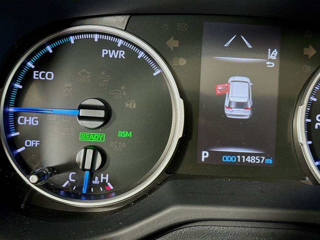 2021 Toyota RAV4 Hybrid XLE photo 11