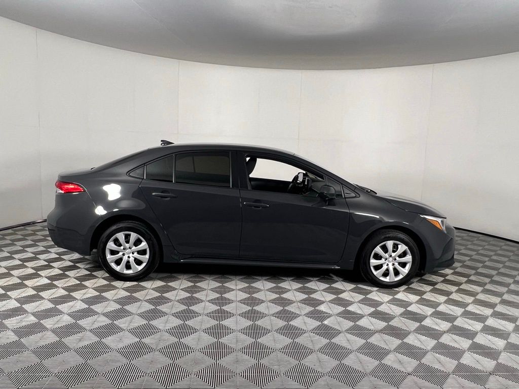 2025 Toyota Corolla Hybrid LE photo 4
