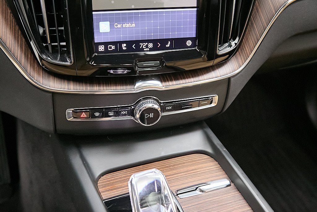 2023 VOLVO XC60 - Image 19