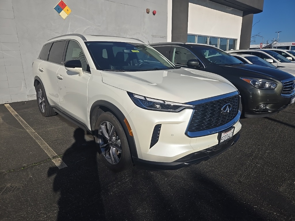 2025 INFINITI QX60 LUXE's photo