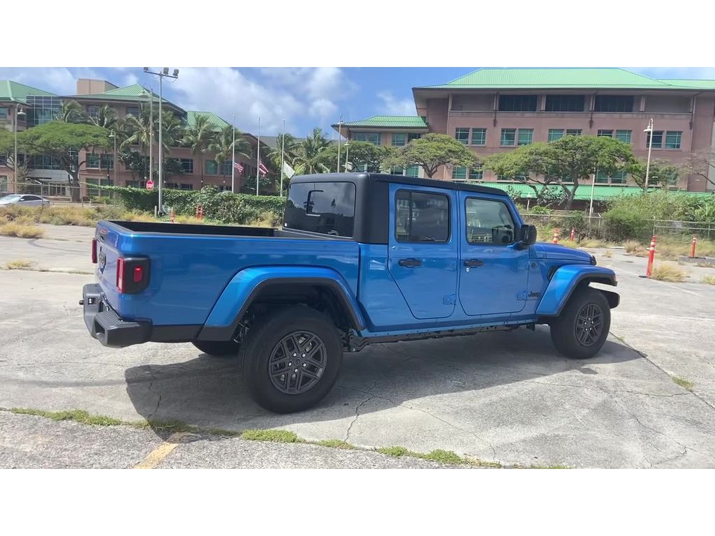 New 2024 Jeep Gladiator Sport S Crew Cab in Honolulu WJ24090 Cutter