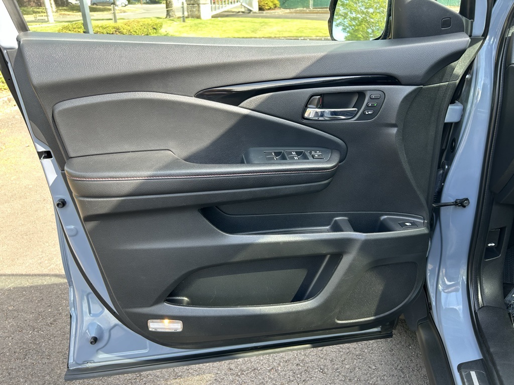 2023 Honda Ridgeline Black Edition photo 8