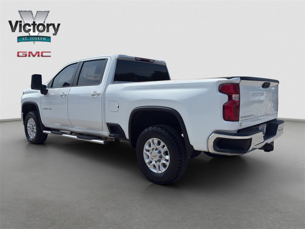 2021 Chevrolet Silverado LT photo 14