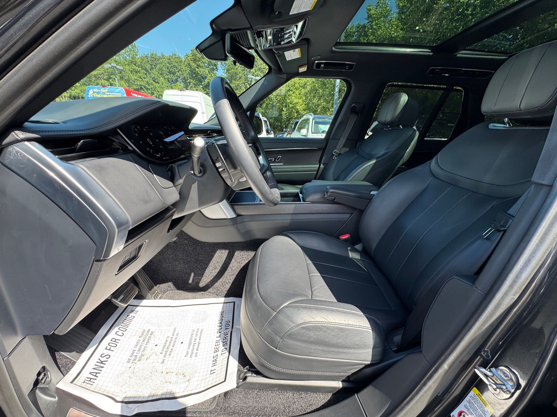 2024 Land Rover Range Rover SE photo 3