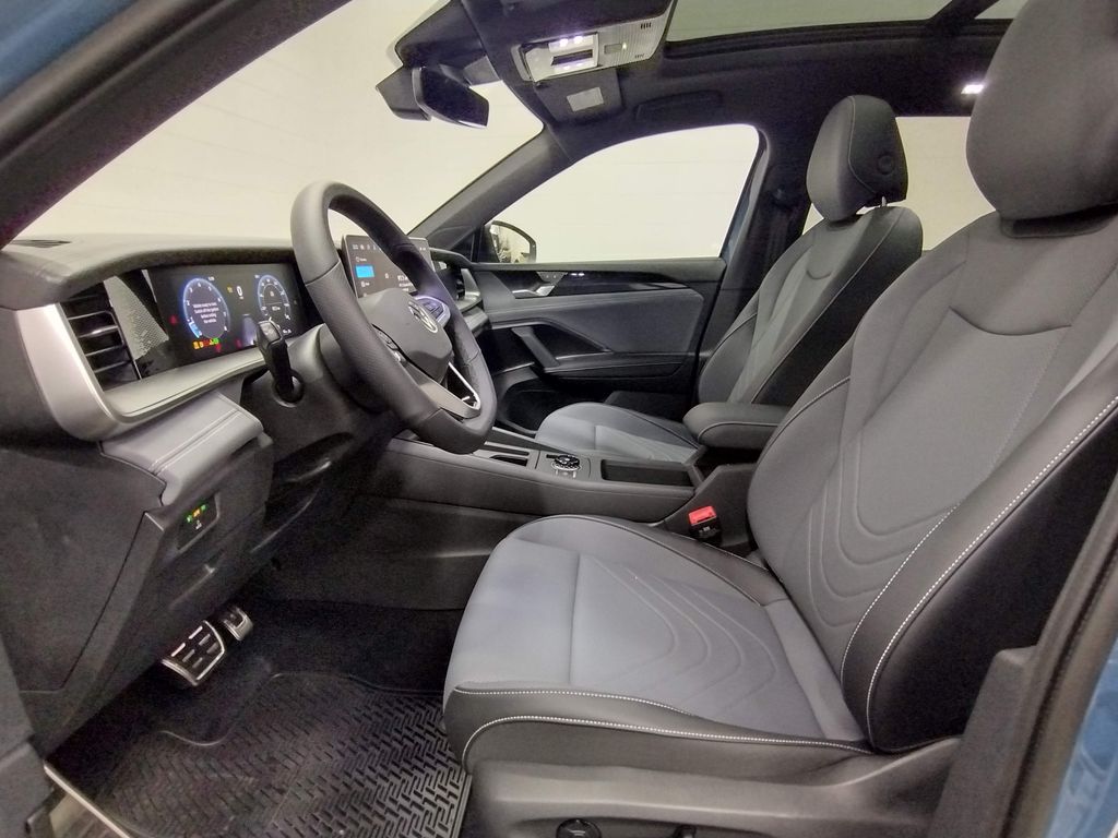 2025 Volkswagen Tiguan SE R-Line Black photo 23
