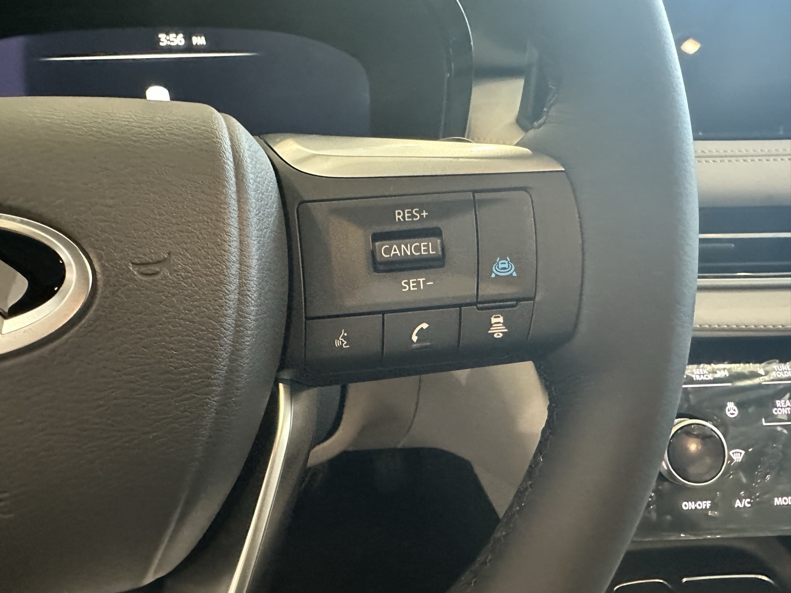 2026 Infiniti QX60 Luxe photo 16