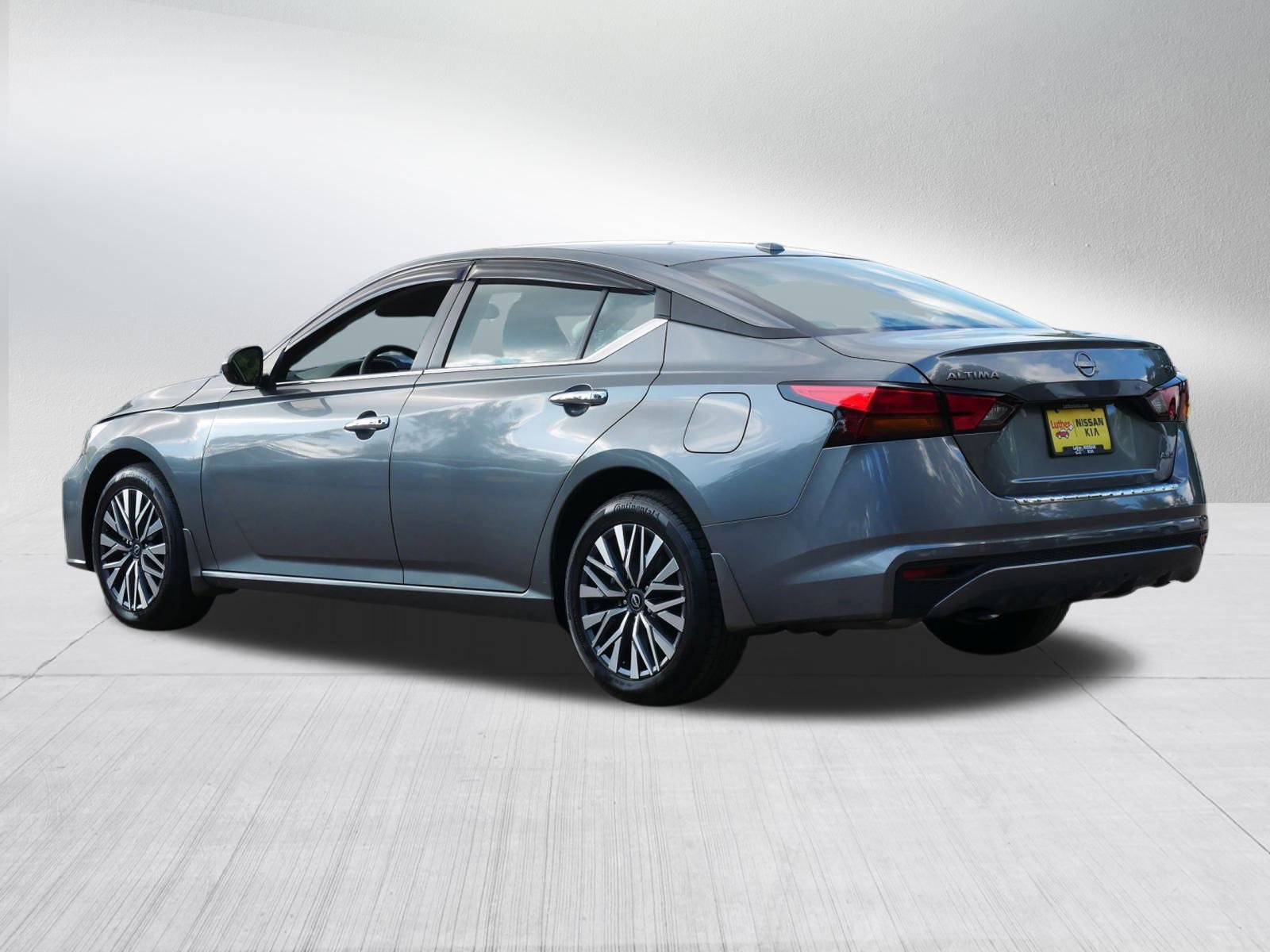 2023 Nissan Altima 2.5 SV photo 5