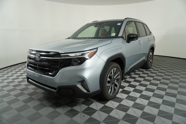 2025 Subaru Forester Touring photo 3
