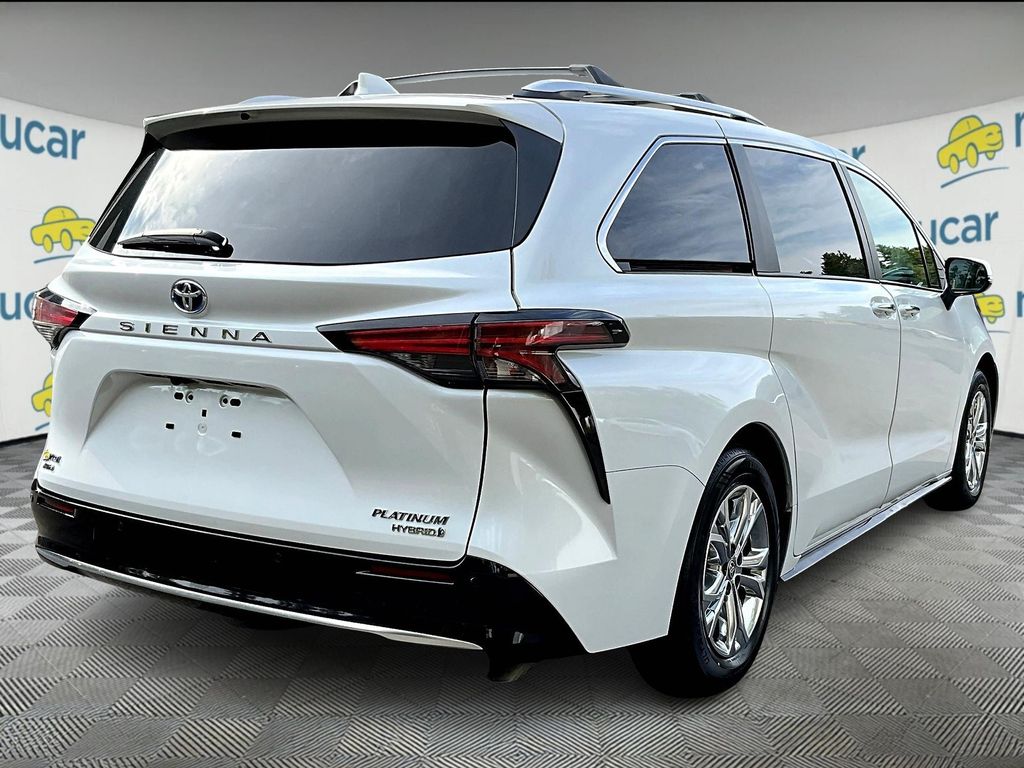 2022 Toyota Sienna Platinum photo 8