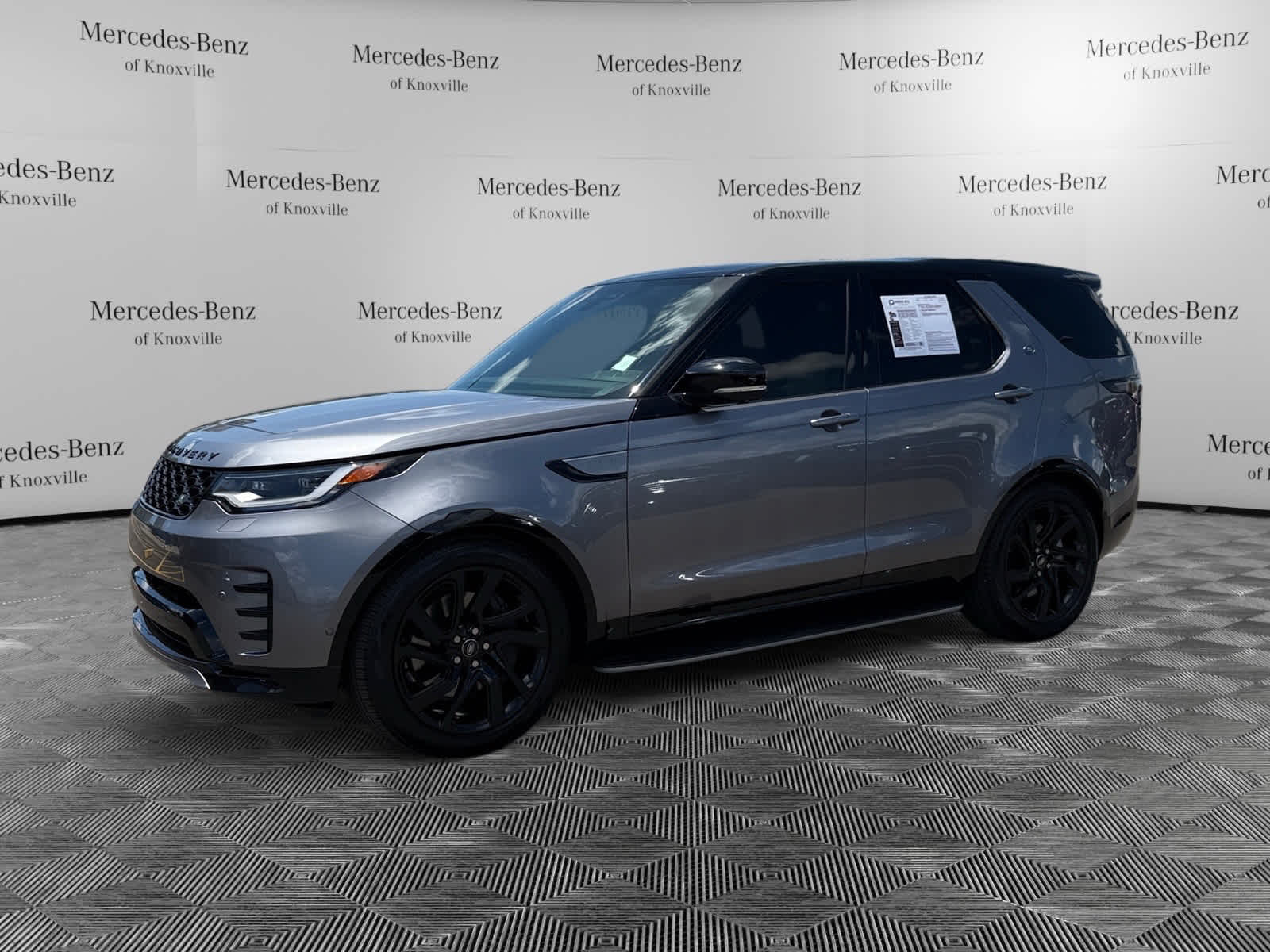 2024 Land Rover Discovery Dynamic SE's photo