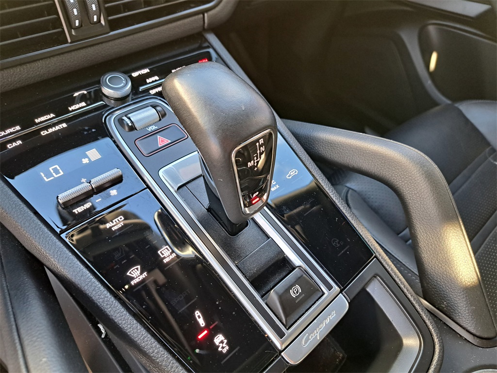 2023 Porsche Cayenne Coupe Base photo 25