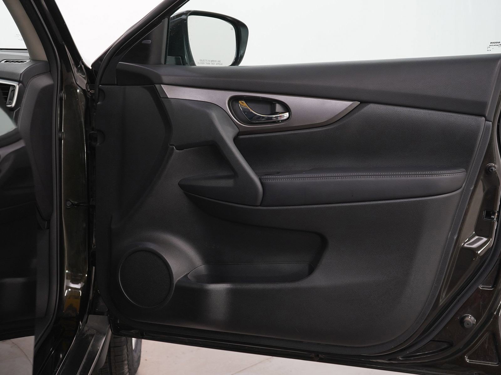 2016 Nissan Rogue SV photo 10