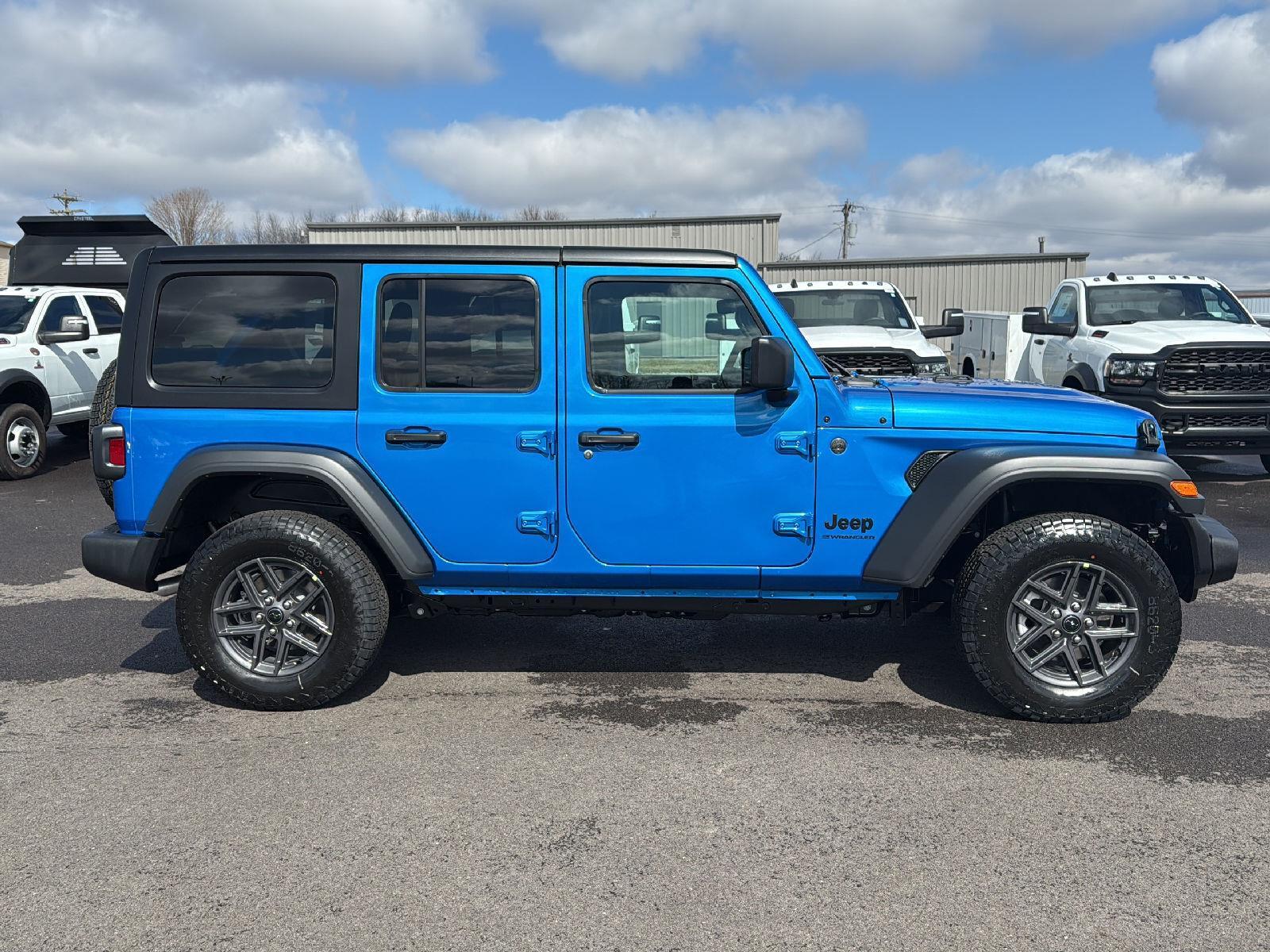 2025 Jeep Wrangler Sport S photo 4