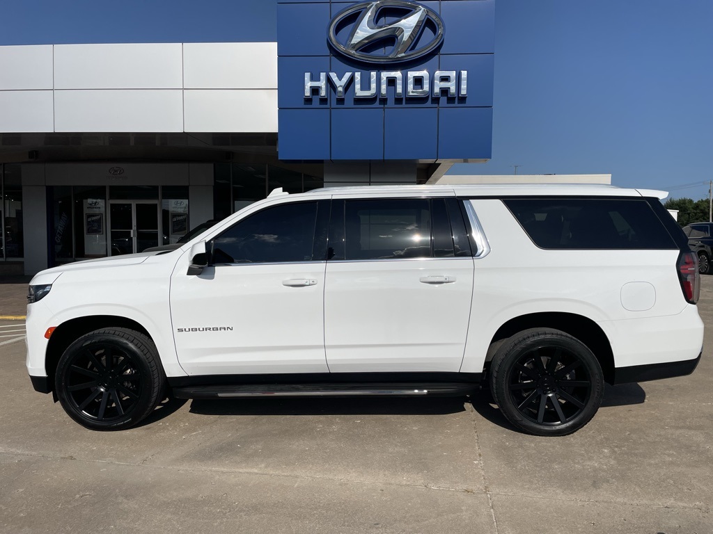 2022 Chevrolet Suburban LT photo 5