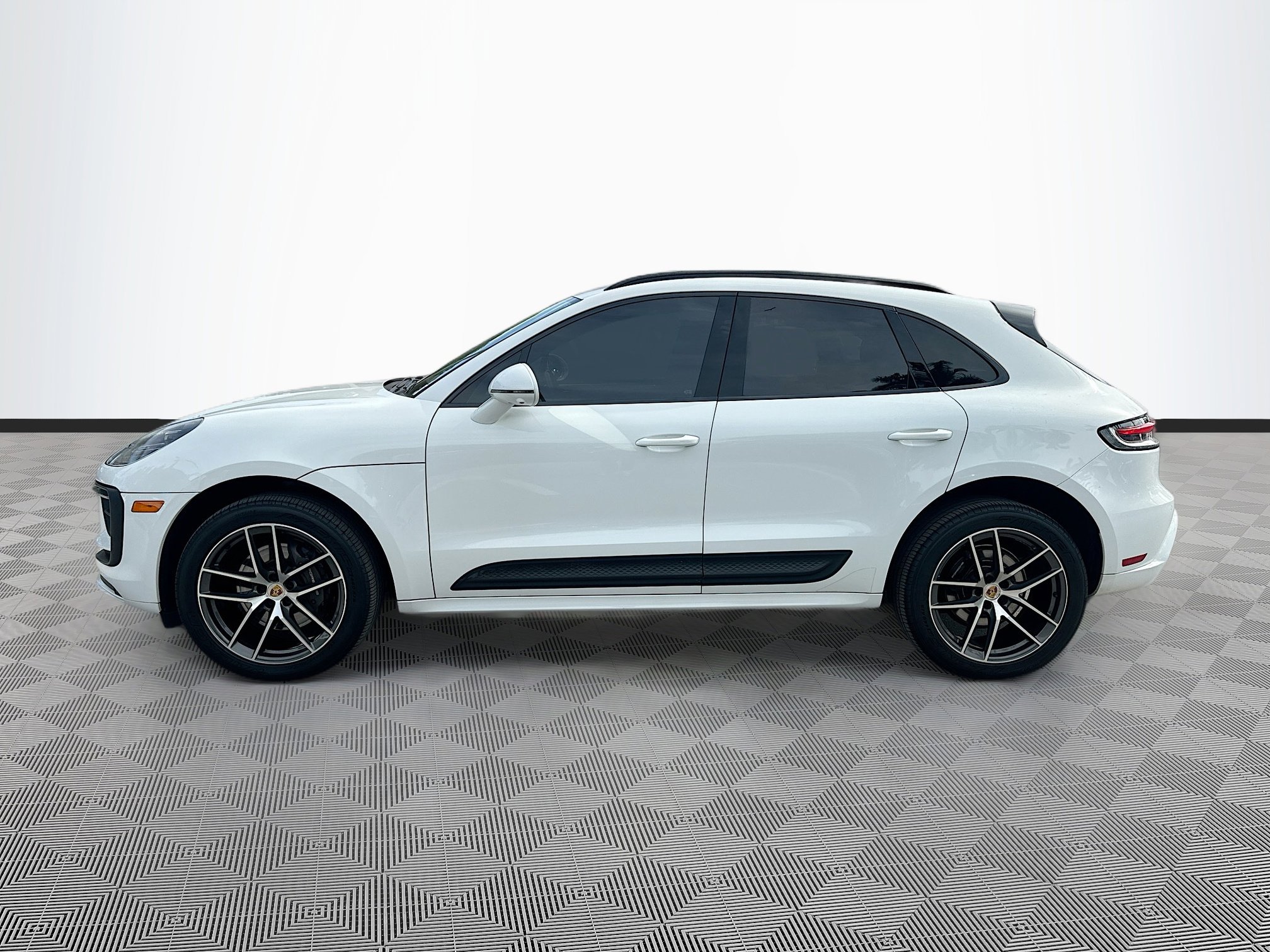 2022 Porsche Macan Base photo 4